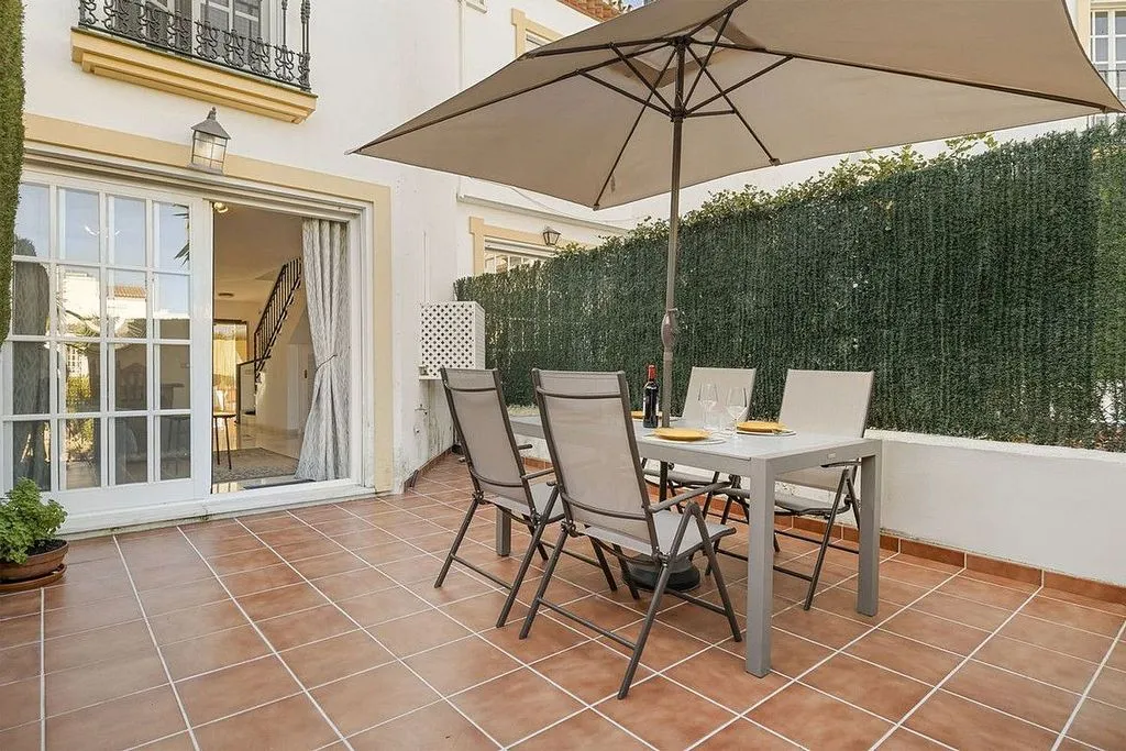 Terrace - Semi-Detached House with Pool in Bel Air