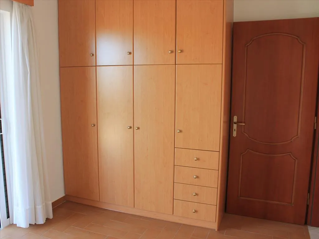 10-toaline maja asukohas Attica