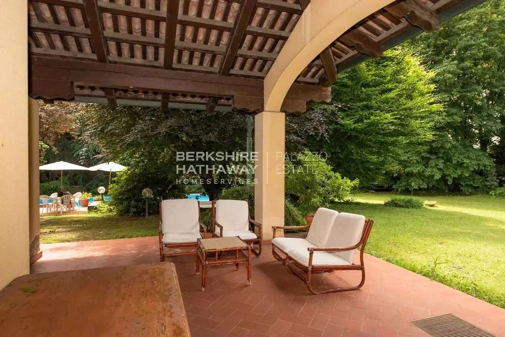 Terrasse - Luxury Villa with Pool in Cassano Magnago