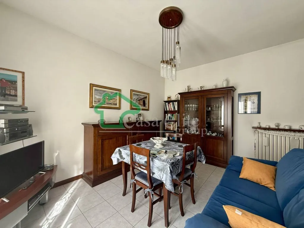 Salle à manger - Elegant Triplex with Balcony in Lodi
