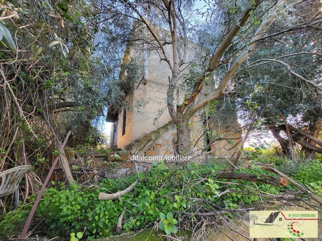 Välivaade - Villa to Renovate with Large Plot in Agrigento