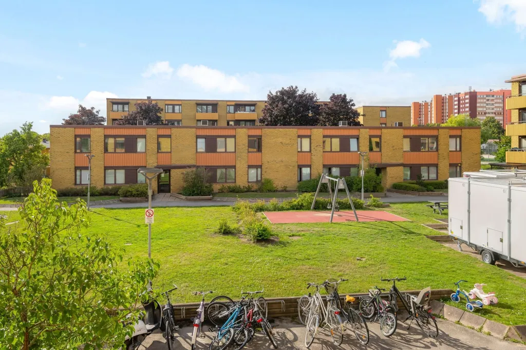 Jardin - 3-Room Apartment with Balcony in Akalla