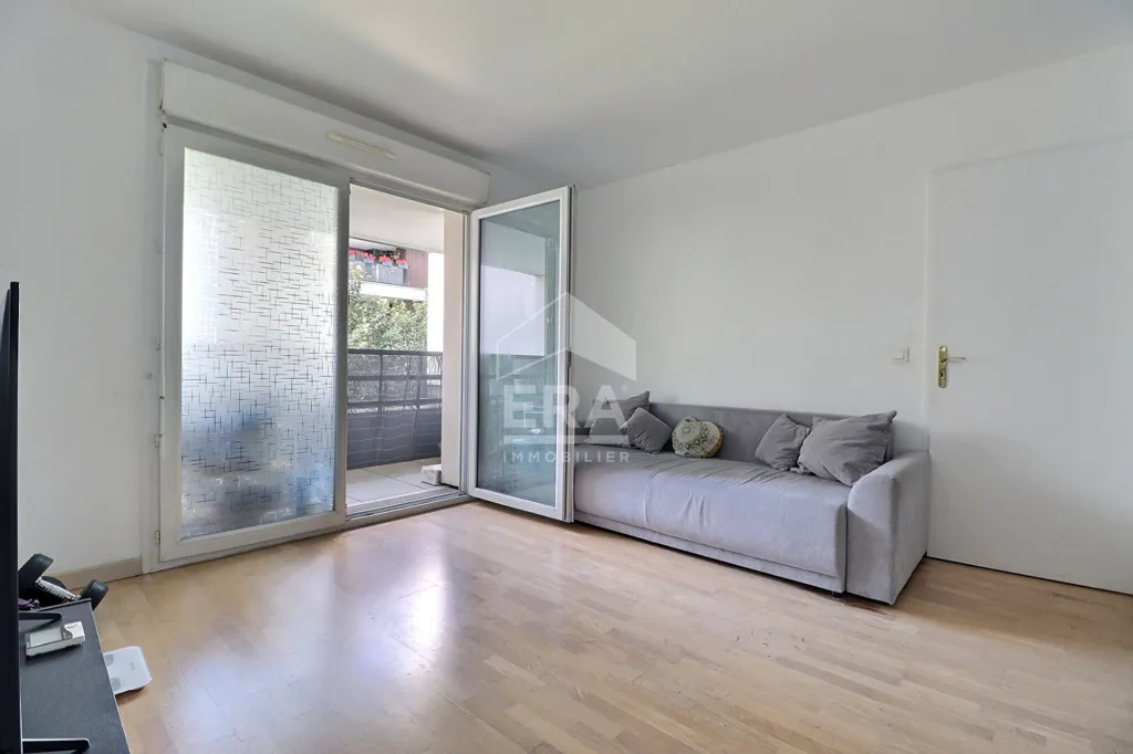 Séjour - Appartement 2 Pièces avec Terrasse à Bobigny