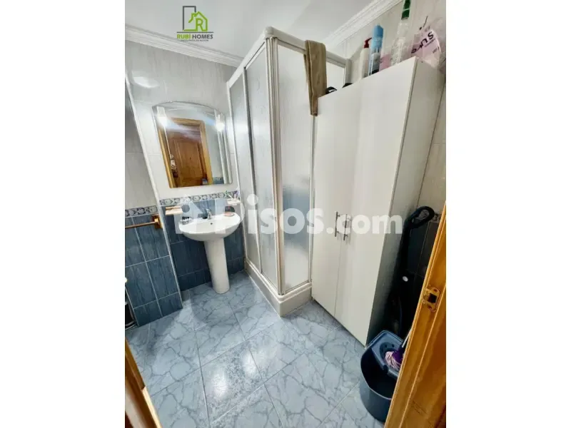 Salles de bain - Bright Apartment with Balcony Views in Granada
