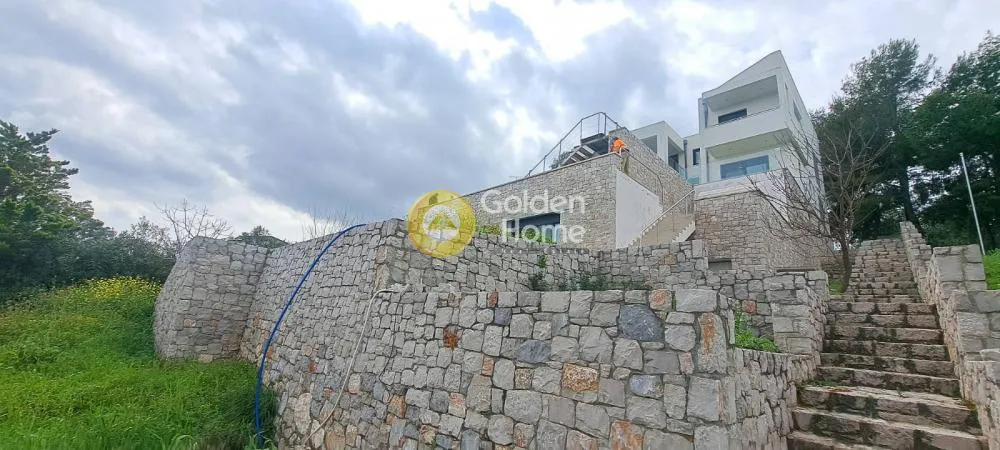4-room house in GR