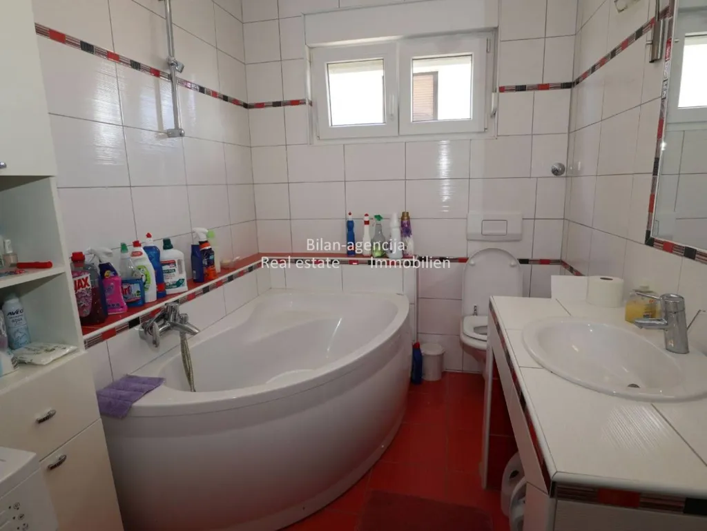 Vannitoad - Two-Floor Apartments with Garden in Vodice