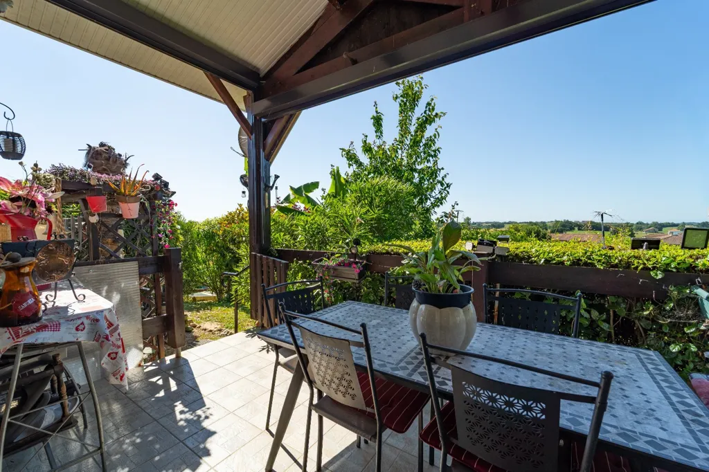 Terrace - 4-room house in Montaut