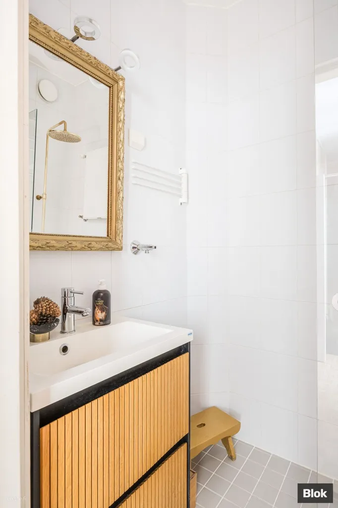 Salles de bain - Renovated Apartment with Balcony in Ruskeasuo