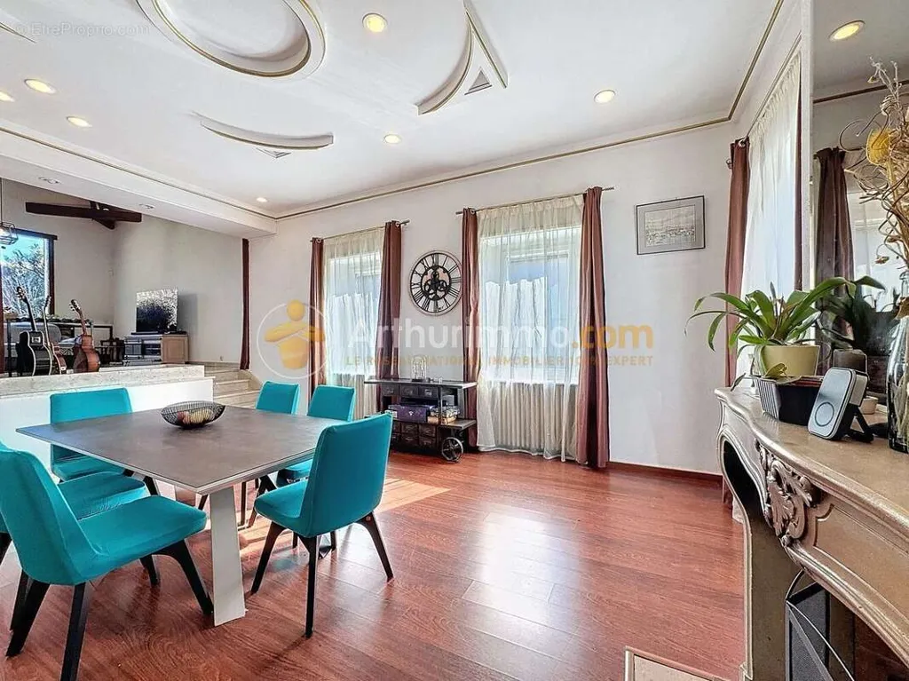 Salle à manger - Maison 8 pièces à Les Eparres