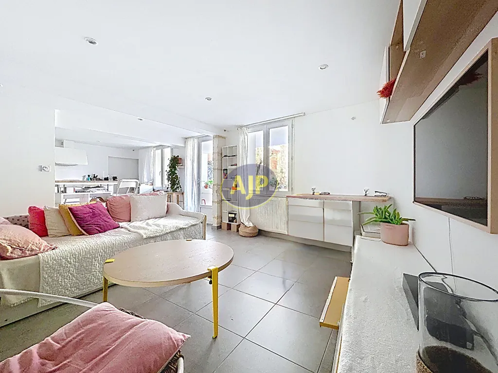 Soggiorno - Renovated 3-Bed Flat with Garden in Bordeaux