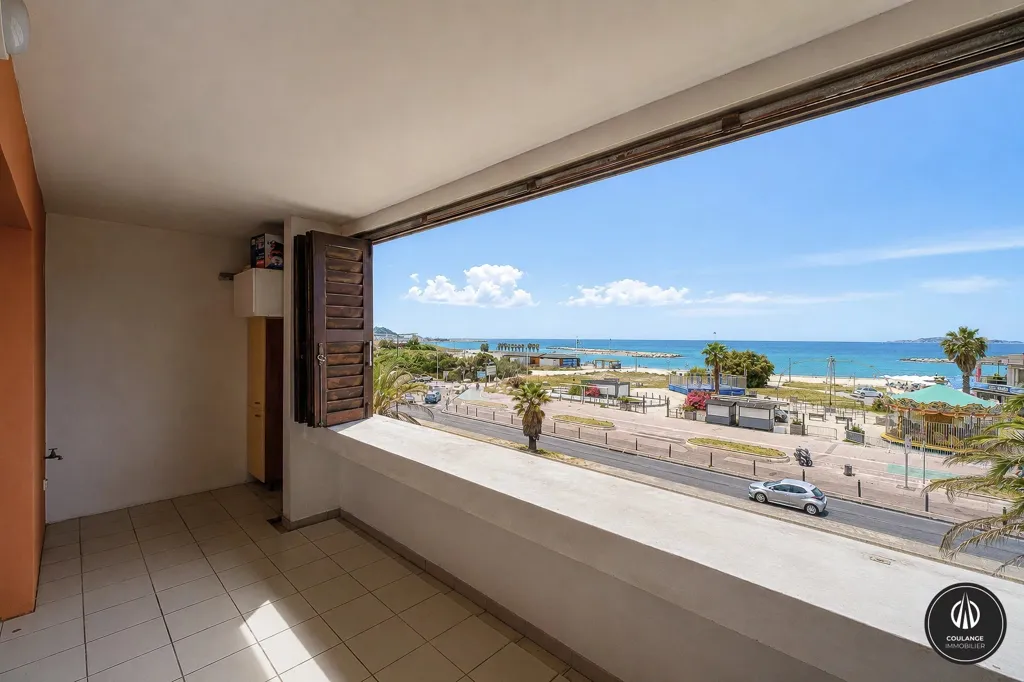 Rõdu - Seafront Apartment with Balcony in Marseille 8th