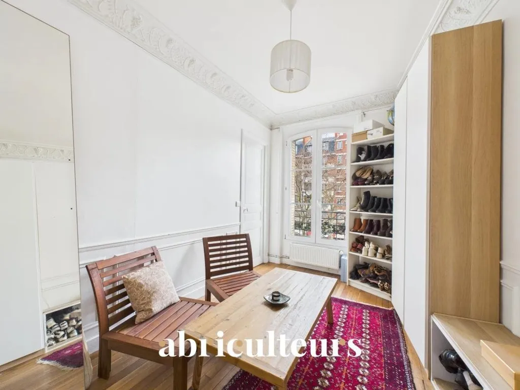 Séjour - Appartement Familial avec Vue Dégagée à Paris 20ème