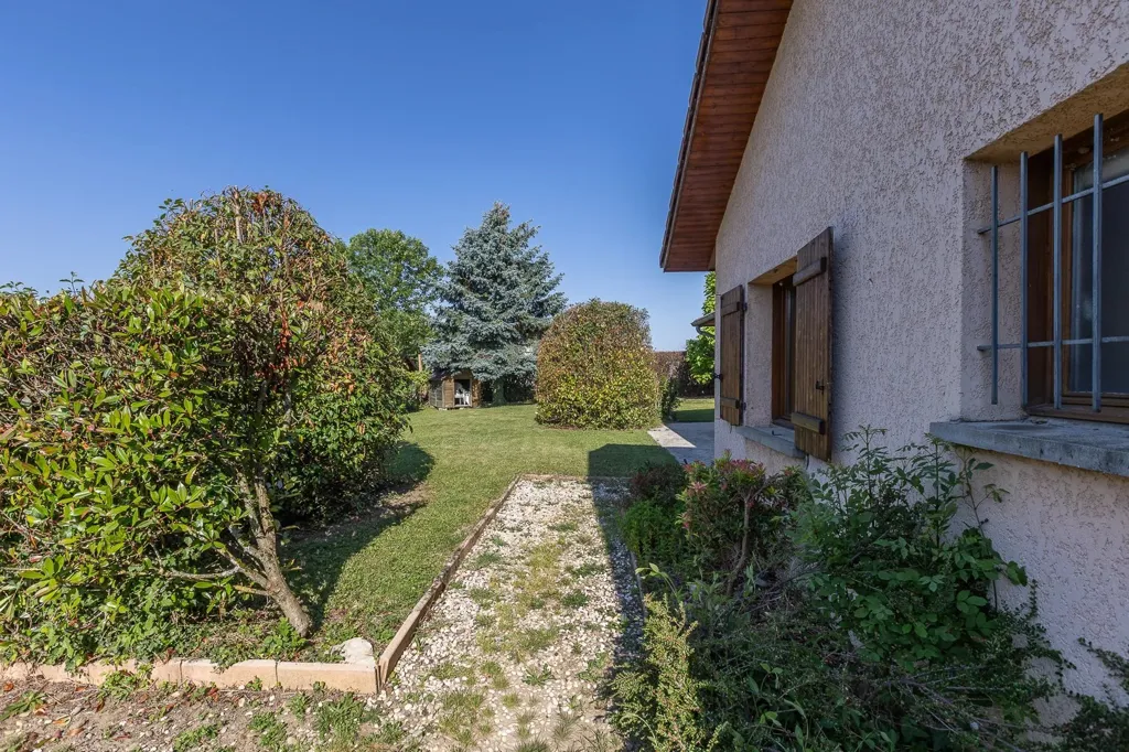 Aed - Detached House with Garden near Bourgoin-Jallieu