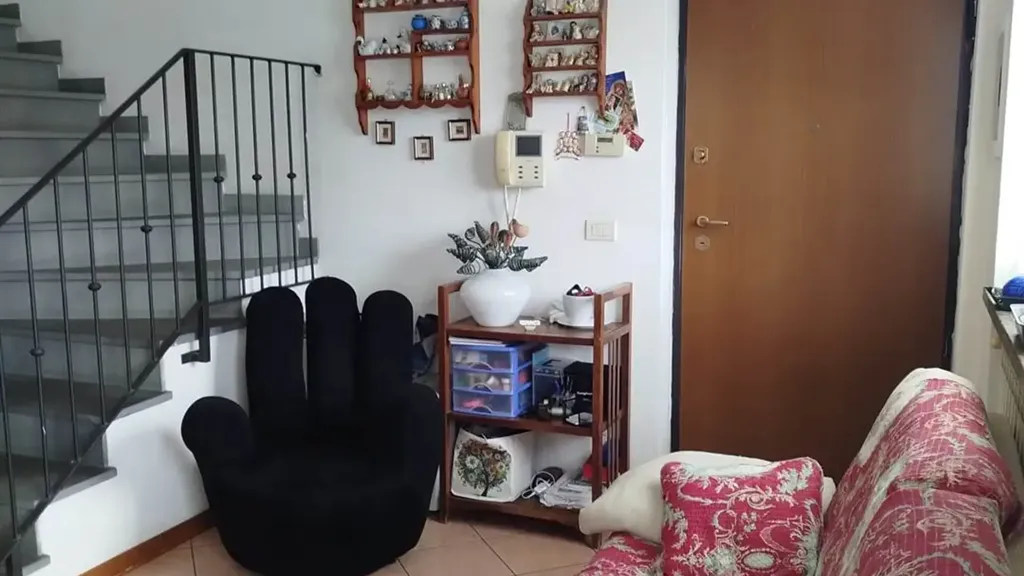 Séjour - Two-Level Apartment with Balcony in Campi Bisenzio