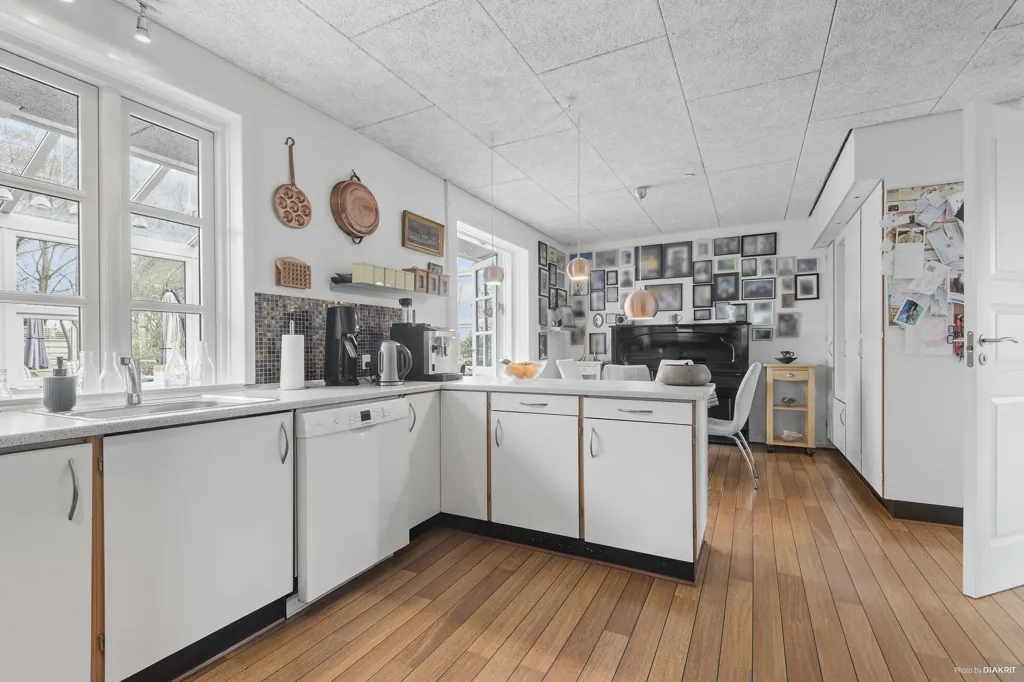 Cuisine - 1920s Villa with Garden in Vejen