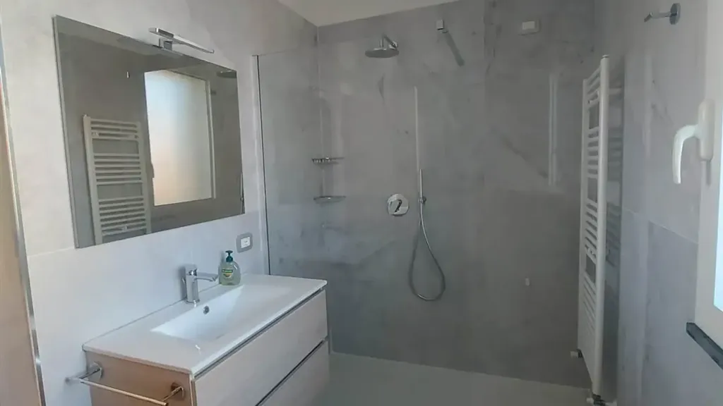 Vannitoad - Newly Built Apartment with Terrace in Sarzana