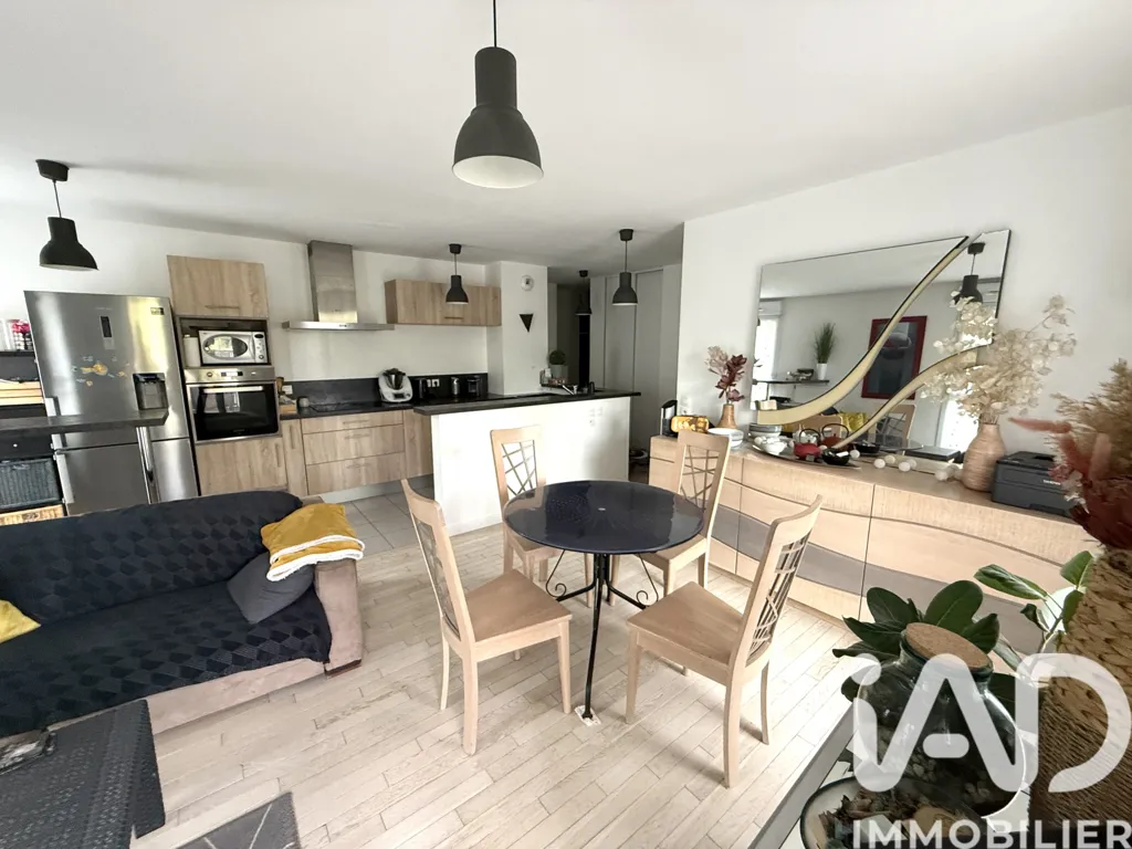 Cucina - 4-Bed Apartment with Terrace in Massy
