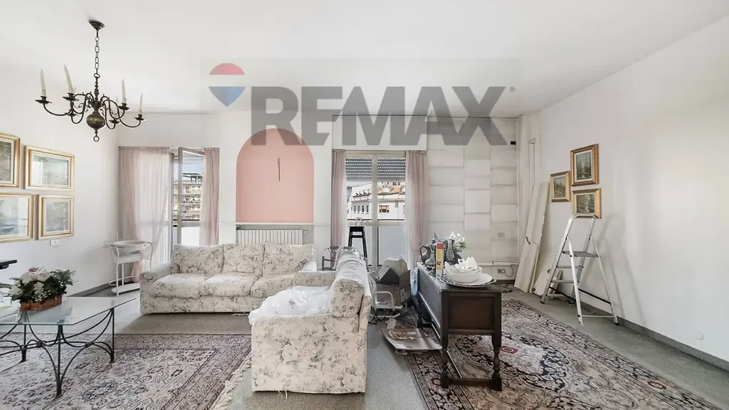 Séjour - Triplex with Balcony in Sesto San Giovanni