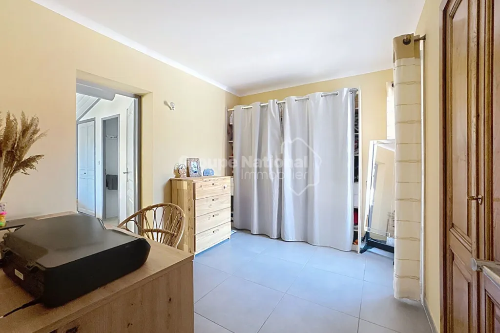 Bedrooms - Renovated Villa with Pool in Cheval-Blanc