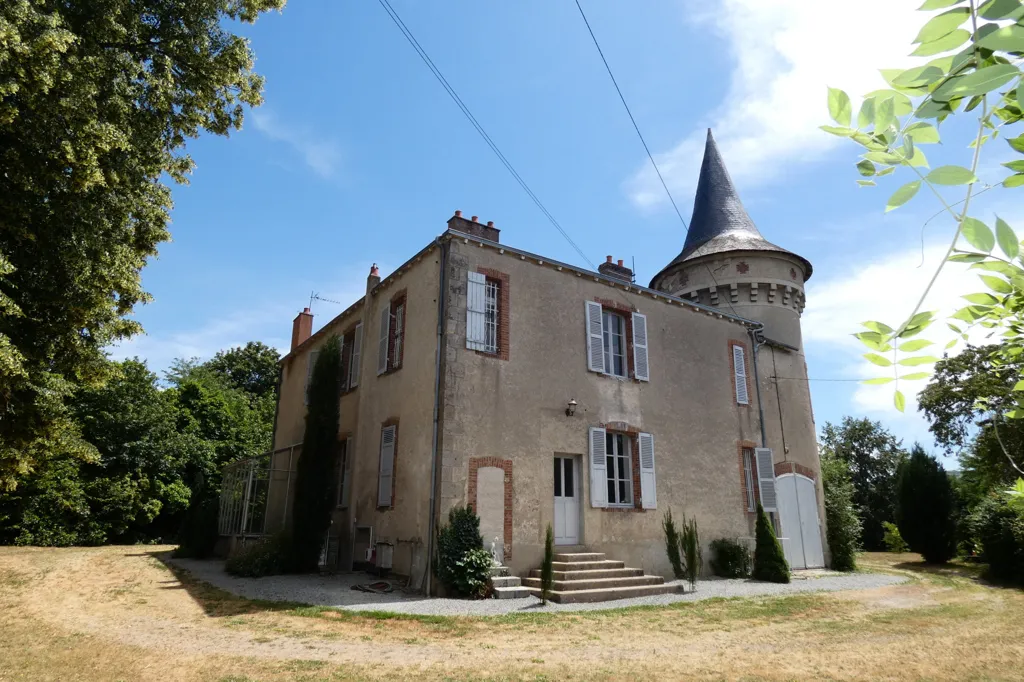 Esterno - Historic House with Tower in Guéret