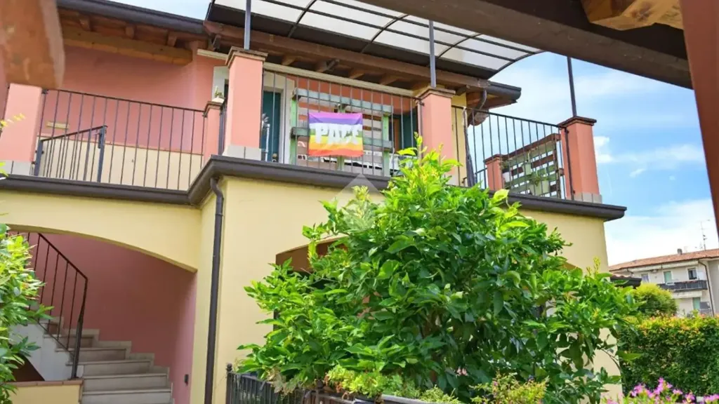 Terrass - Bright Apartment with Terrace in Mazzano