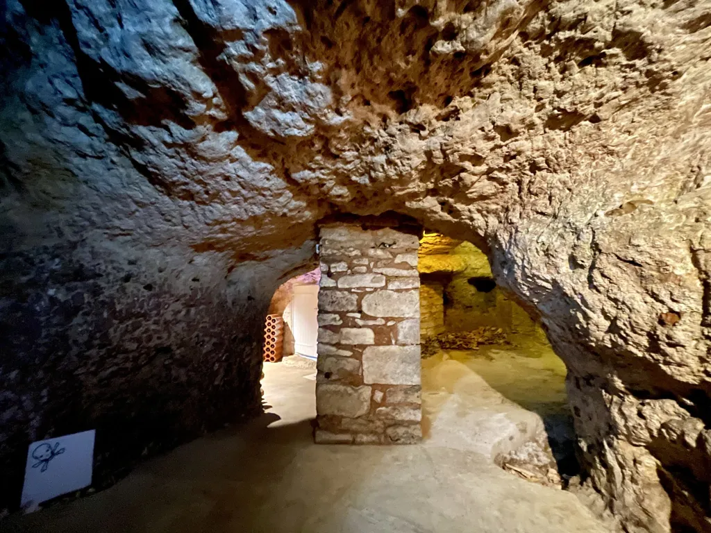Pièces - Maison Médiévale avec Tour à Charroux