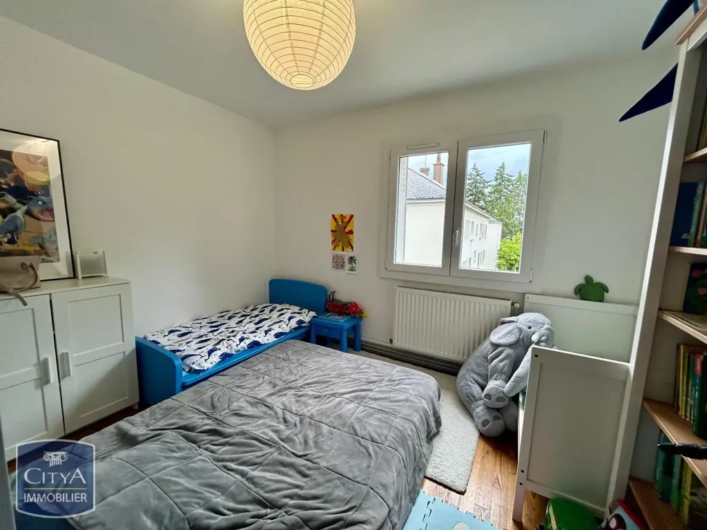 Bedrooms - 3-Bedroom Flat with Balcony in Saint-Avertin