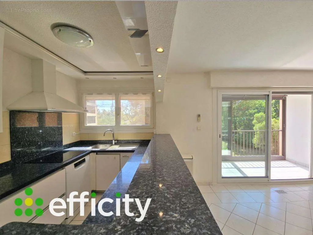 Köök - 3-Bedroom Apartment with South-West Exposure in Fréjus