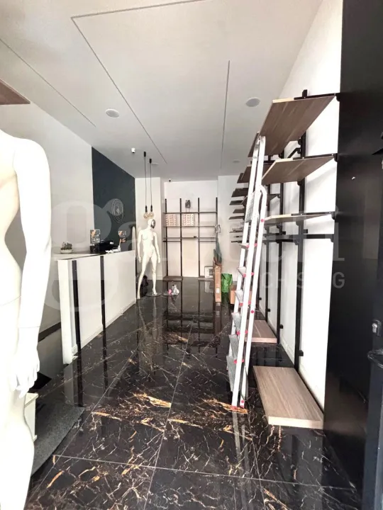 Rooms - Commercial Unit on Corso Garibaldi, Naples