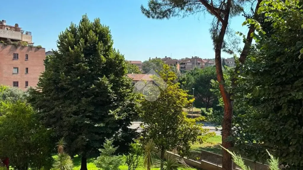 Jardin - Armed Trilocale with Balcony in Rome