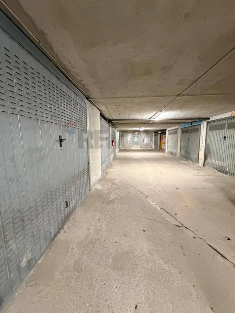 Garage - Spacious Apartment with Terrace in Cairo Montenotte