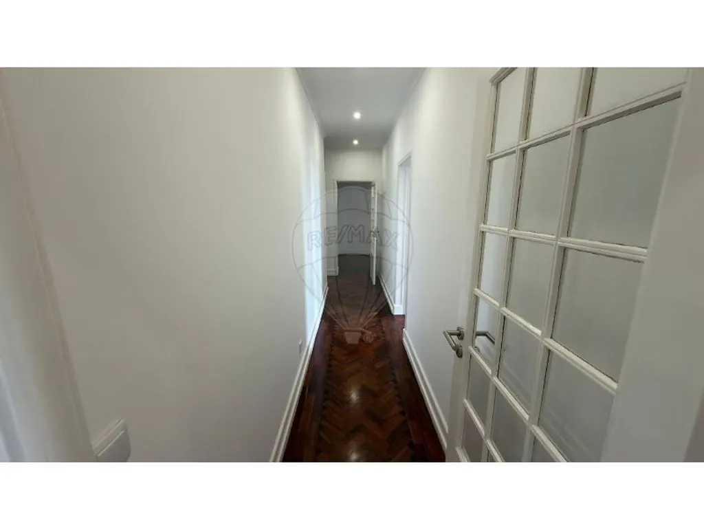 Entrée - Refurbished Office Space in Lisbon City Centre
