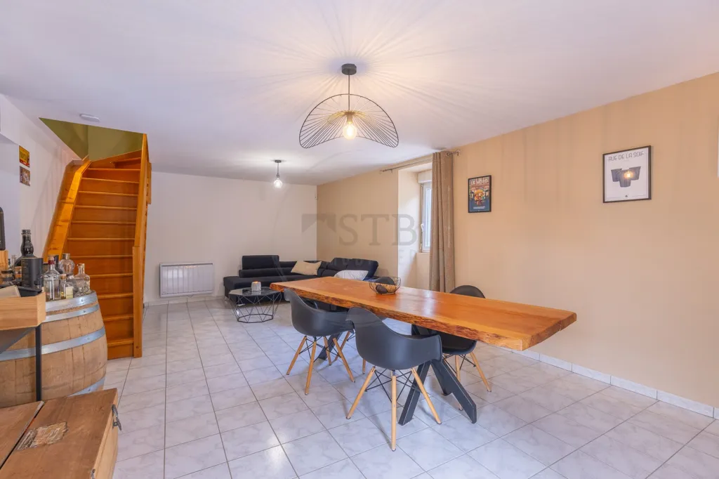 Salle à manger - Maison de Hameau Rénovée avec Caves à Privas