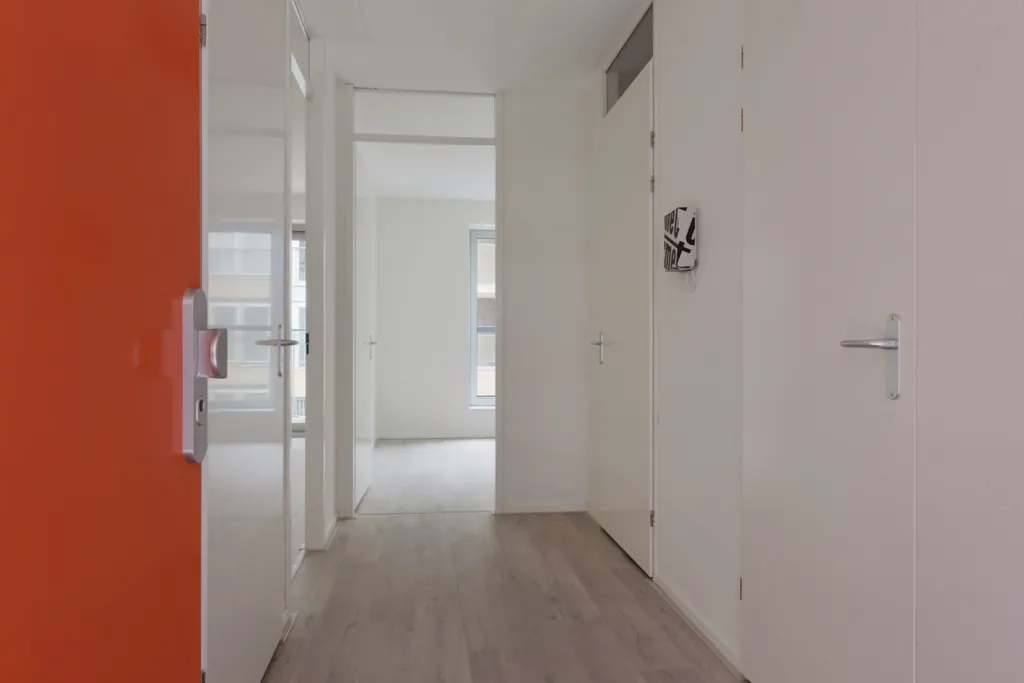 Hallway - Three-Bedroom Apartment with Balcony in Den Haag