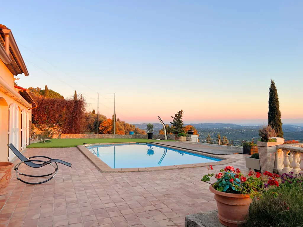Pool - Luxury Villa with Sea View in Cabris