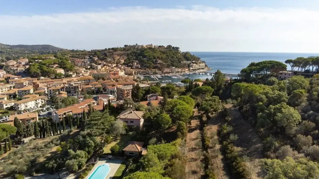 Õhuvaade - Historic Villa with Pool in Porto Azzurro