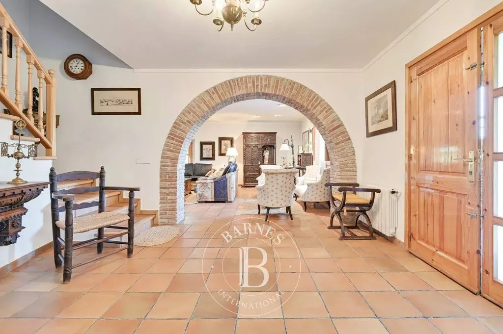 Entrée - Modernist Farmhouse with Pool in Llagostera