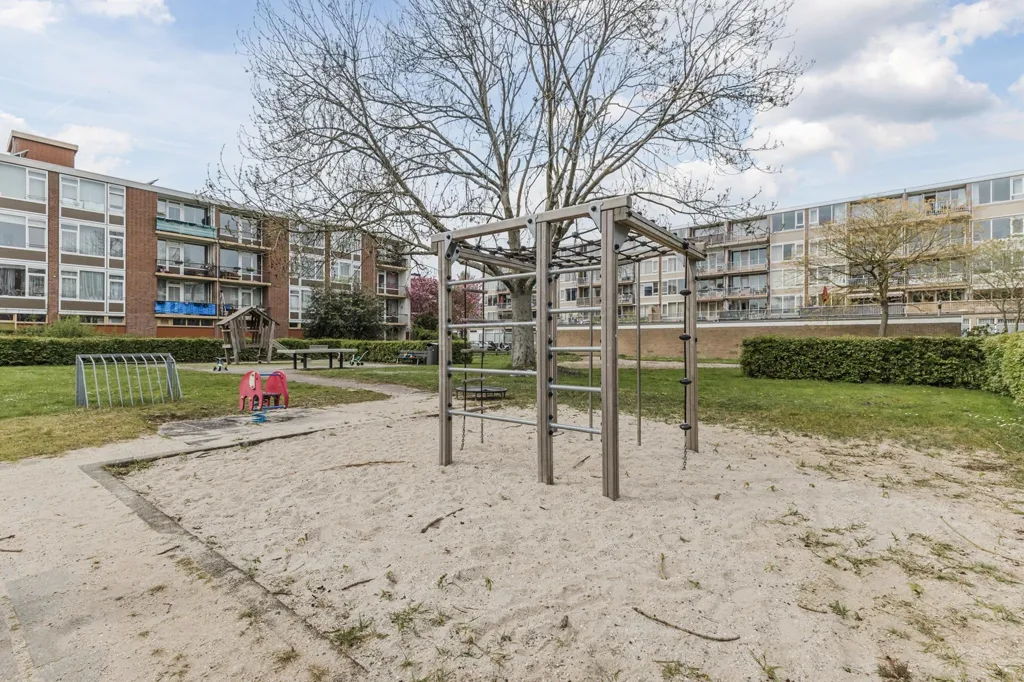 Aed - Portiekflat with Zuidas View in Amsterdam