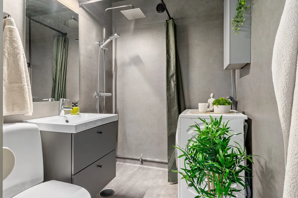 Bathrooms - Apartment with Garden in Brunflo