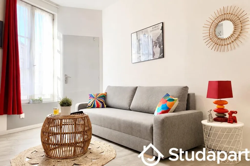 Séjour - Studio Meublé et Équipé au Centre de Grenoble