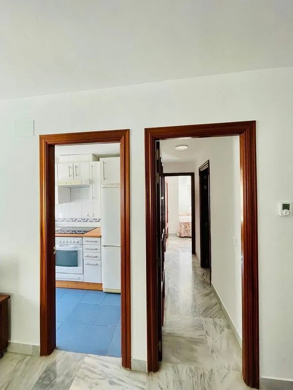 Esik - 2-Bedroom Apartment with Pool in Carranque