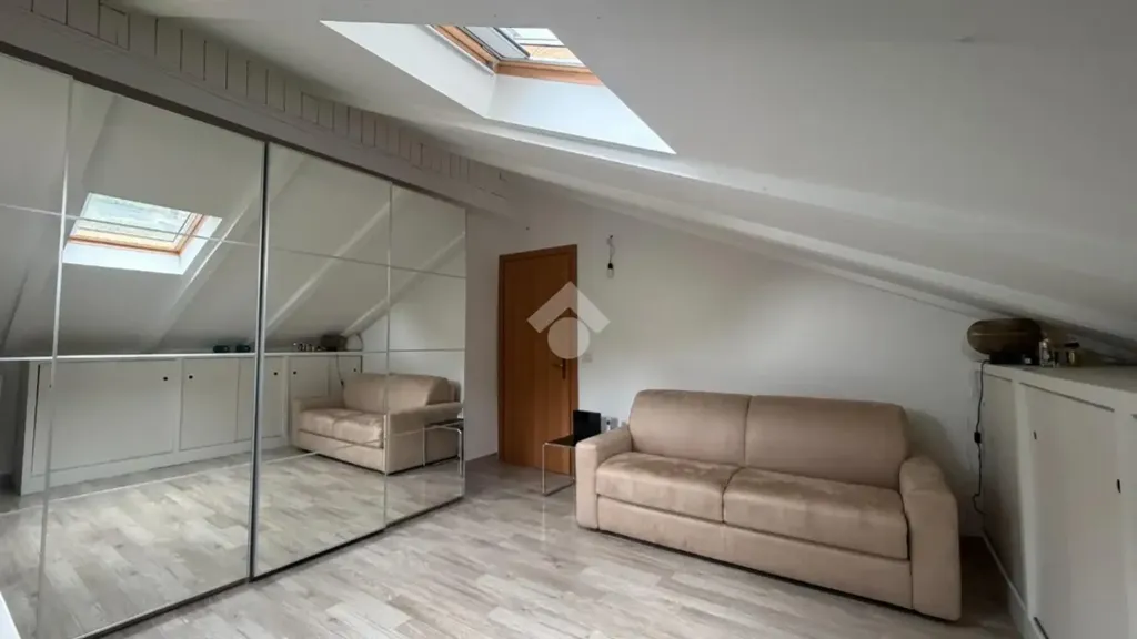 Pièces - Rear-Facing Apartment with Terrace in Castagneto Po
