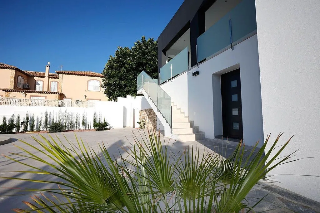 Välivaade - Contemporary Chalet with Solar Installation in Calpe