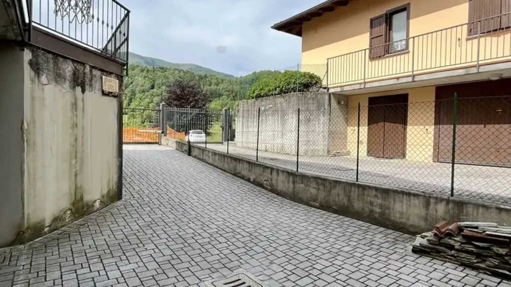 Extérieur - Villa with Panoramic Balcony in Valle Intelvi