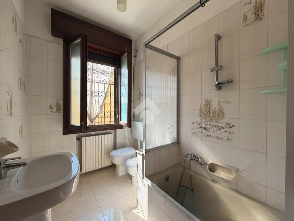 Vannitoad - 3-Bedroom Apartment with Terrace in Modena