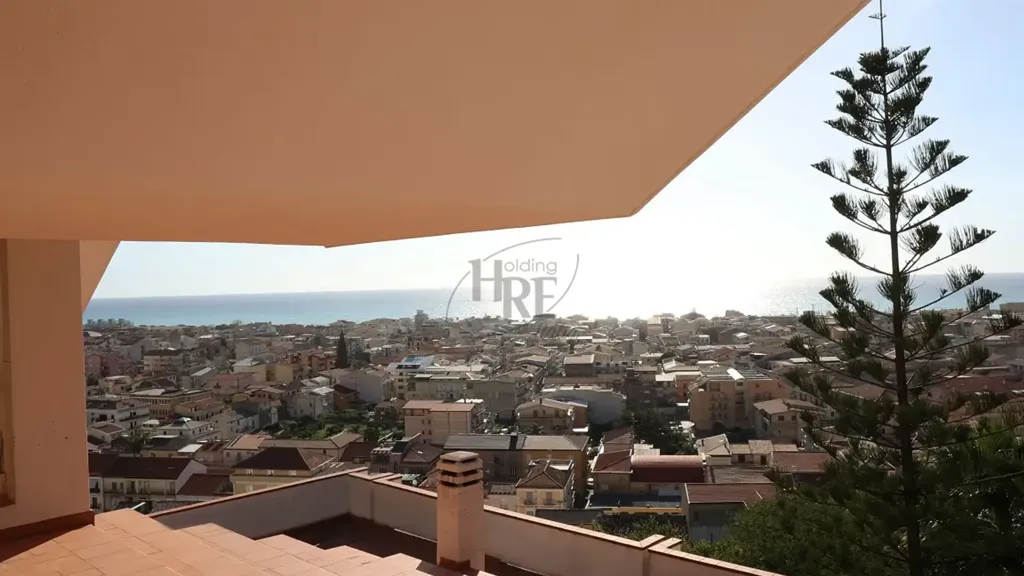 Balcon - Architectural Villa with Central Staircase in Amantea