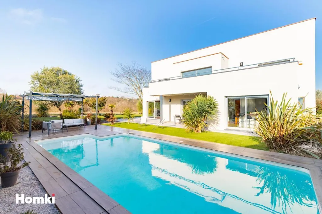 Bassein - Contemporary Villa with Pool in Flourens
