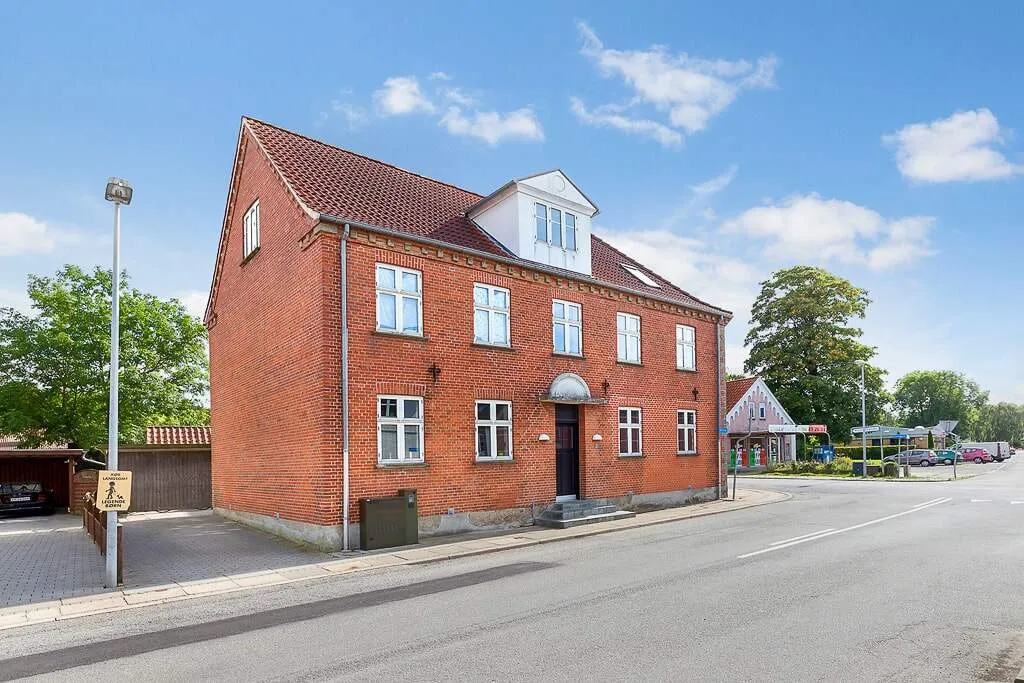 Välivaade - 3-Bedroom Flat with Shared Garden in Fårup
