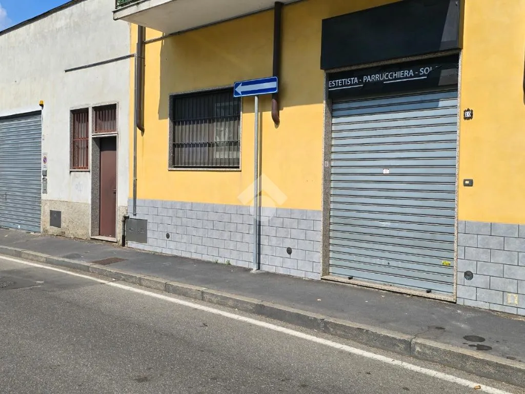 Välivaade - Commercial Unit with High Footfall in Cinisello Balsamo