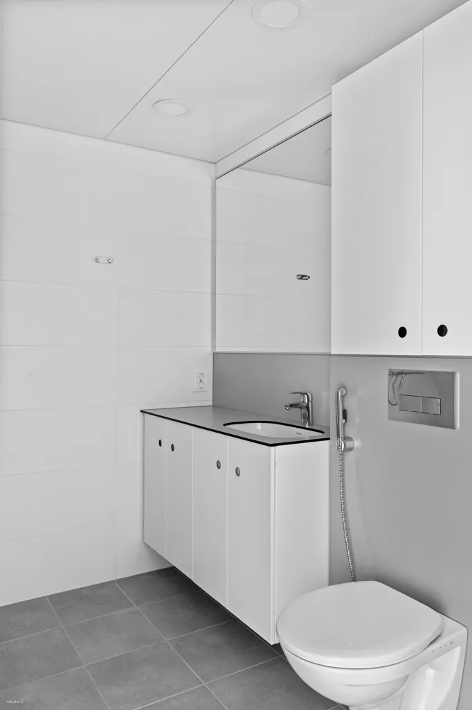 Vannitoad - Student Apartment with Metro Access in Kontula